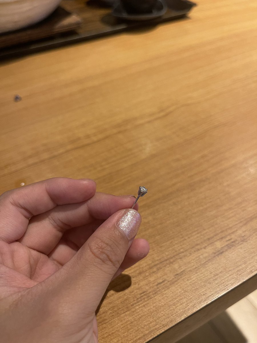 ทุกคนคะ ช่วยเราด้วยค่ะ เรารู้ว่าโอกาสที่จะหาเจอมันน้อยมากๆเลย คือเราทำตั่งหูเพชรหล่นที่พารากอน ใครเจอช่วยส่งคืนเราหน่อยนะคะ มันมีคุณค่ากับเราทางจิตใจมากๆเลยค่ะ น้องไม่ได้ราคาสูงนะคะ และต่อให้มีเงินก็ไม่สามารถซื้อคืนได้ เพราะมันมีคุณค่าทางจิตใจแบบมากถึงมากที่สุด ฝาก RT หน่อยนะคะ