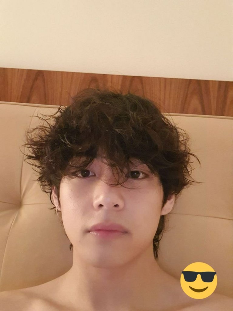 vtaekimh's tweet photo. Good evening everyone! https://t.co/0bHhlEYjUH