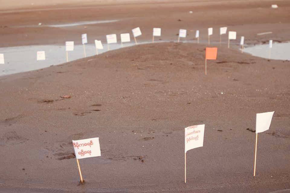 Anti-dictatorship paper boat strike staged on the Chindwin River in Homalin town.
#WhatsHappeningInMyanmar 
#Apr19Coup 
#WeSupportNUG