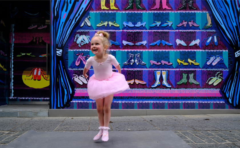 GoDunfermline's tweet photo. Have you seen our new artwork on #BruceStreet yet?

Here's India Baillie beside the Red Shoes installation, designed by @nicolanadfly, commemorating Dunfermline-born actress &amp; dancer Moira Shearer.🩰

We think it really captures the spirit of the artwork. 

(📷: @JimPaynePics) https://t.co/6t59KOoarc