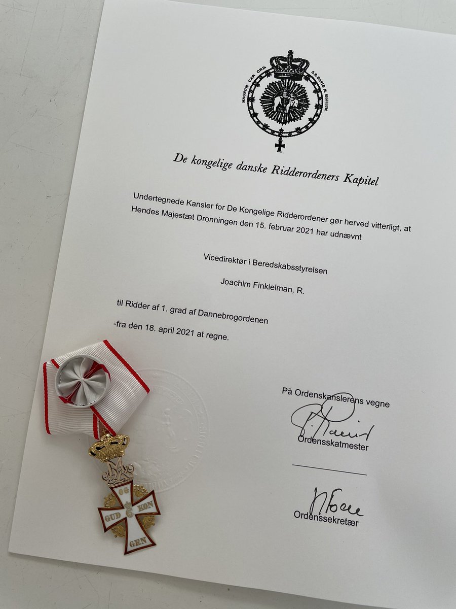JFinkielman's tweet image. Blev idag udnævnt til Ridder af 1. grad af Dannebrogordenen med baggrund i min tjeneste i Forsvarsministeriet. Jeg er meget beæret, og jeg takker Hendes Majestæt Dronningen!!!
 #Forsvar  #industri  #poldk  #fad