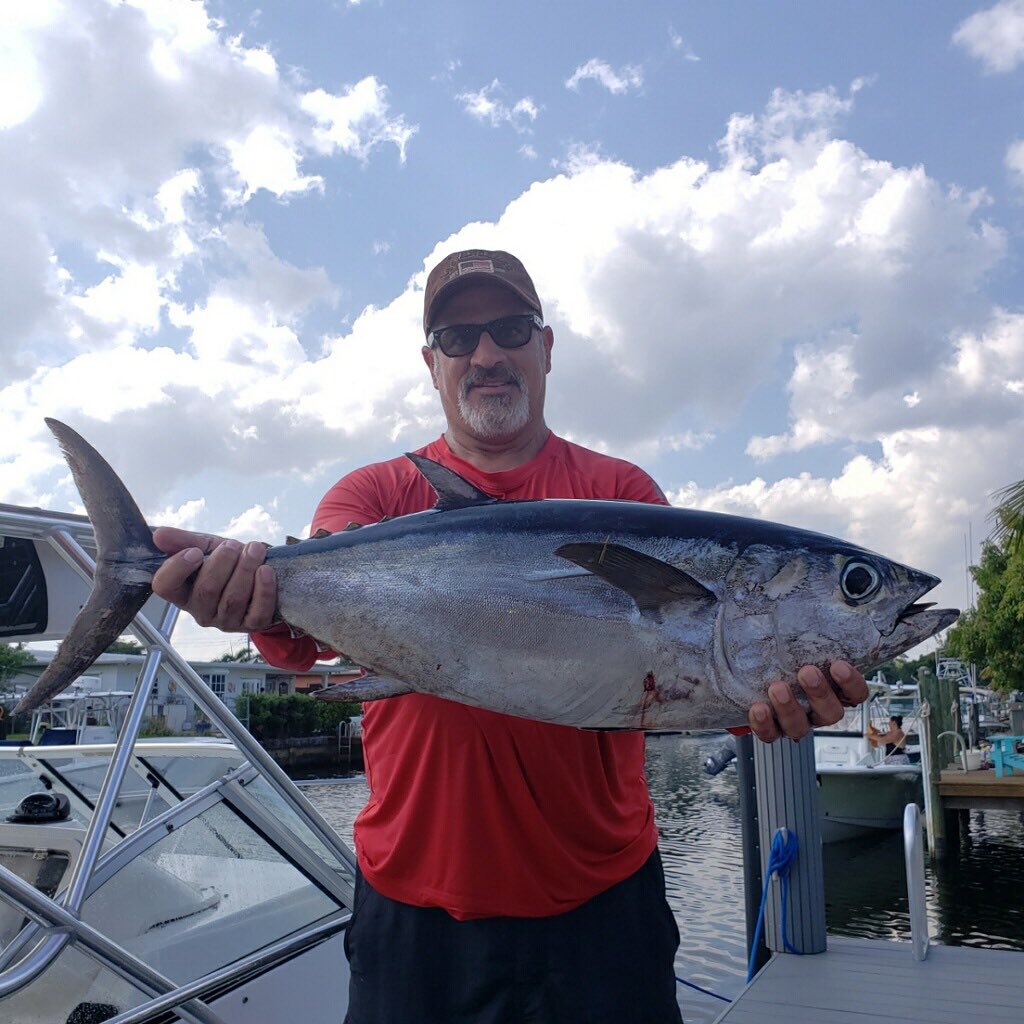 ReyLavandera's tweet photo. #SaltLife #saltybones #offshorefishing https://t.co/p9laPOy0gu