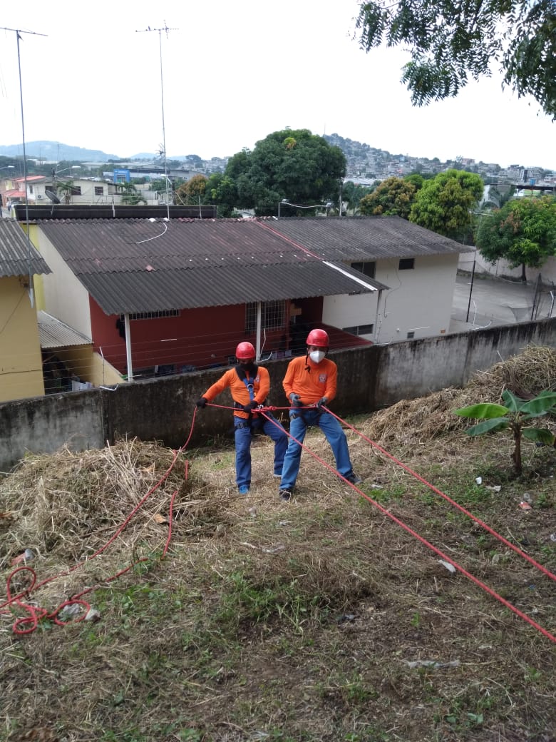 CivilEcuador's tweet photo. Práctica para los Compañeros Ex  Defensa Civil del Guayas para la segunda parte de la Certificación  Para ingresar a las filas del Voluntariado de la ProtecciónCivil del Ecuador ( Guayaquil ). #proteccioncivilecuador #SoyVoluntario https://t.co/nswLUvFWkC