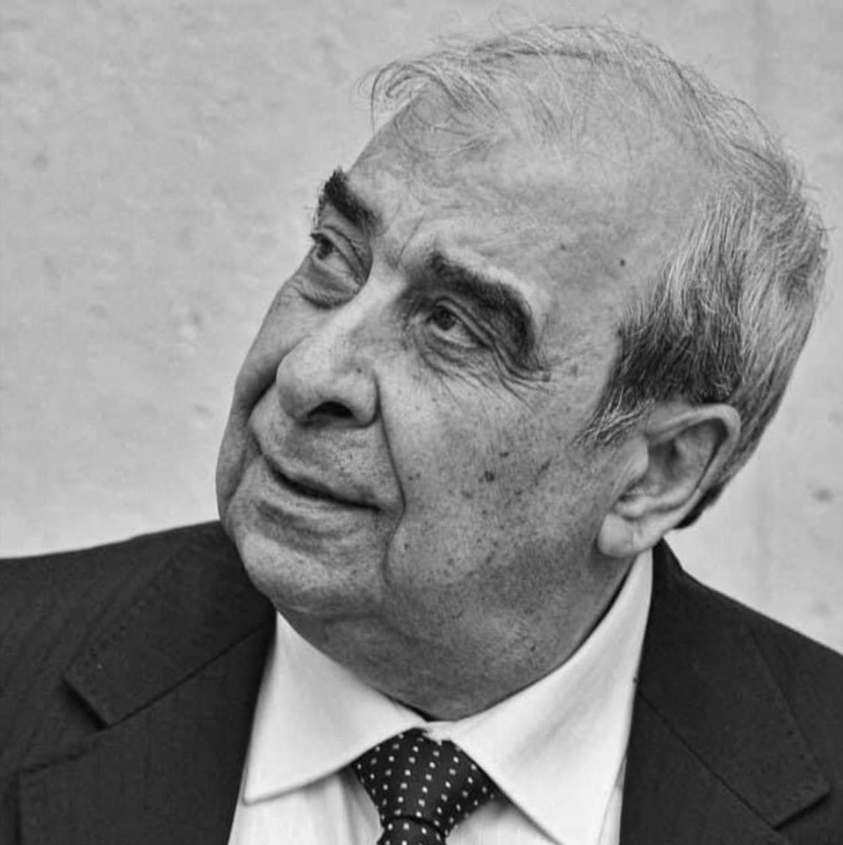 تلقينا ببالغ الحزن والأسى خبر وفاة الأستاذ ميشيل كيلو 
وفقدنا اليوم علماً من أعلام ثورة الحرية والكرامة وجبلا شامخاً نذر نفسه من أجل أن ينال الشعب السوري حريته.
سيبقى فكر الاستاذ #ميشيل_كيلو منارةً ترشدنا لتحقيق اهداف ثورتنا.
لعائلته ومحبيه احر التعازي ولروحه السلام.