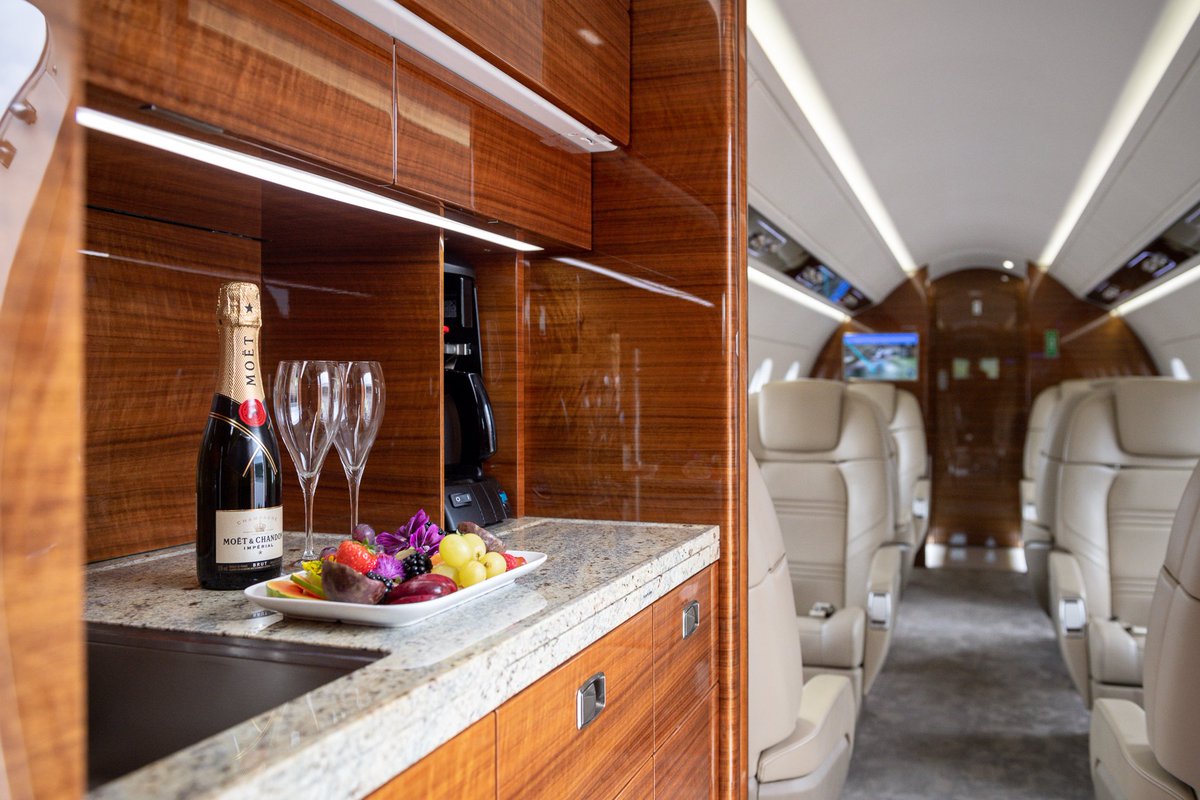 The ban on "non-essential" travels imposed by the Belgian Government has been lifted today, which largely facilitates travel plans to and from #Belgium!
More: aslgroup.eu/en/news/201/be…

#FlyAgain #BusinessAviation #FlyPrivate #PrivateJet #BusinessJet  #JetCharter #PrivatejetCharter