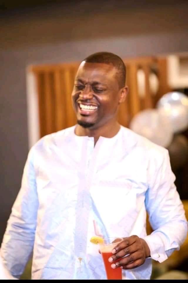 mboa_made's tweet photo. 😆🤲🏾Pour ceux là, qui disent que Peupa #MVEMBA ne lap jamais 😅 voilà alors la tête qu'il fait.. quant il sait qu'il va tchop notre sœur sous toutes les formes possibles 😆 https://t.co/C4mHIiJW2H