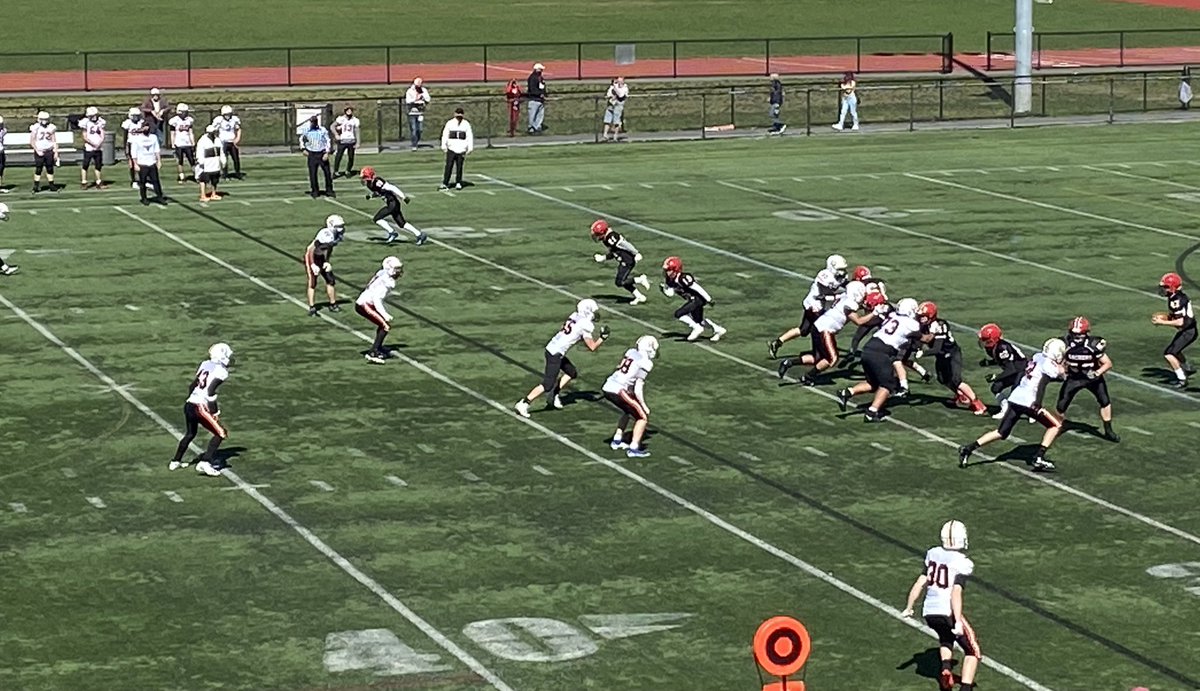 LisaTuz's tweet photo. Woburn D doing their thing #Interception 🏈 https://t.co/5YBRFFDwzR