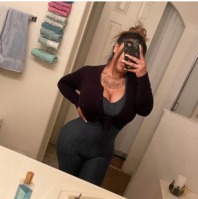 Good morning happy Monday 😃😃 https://t.co/I77ZFpAw7A