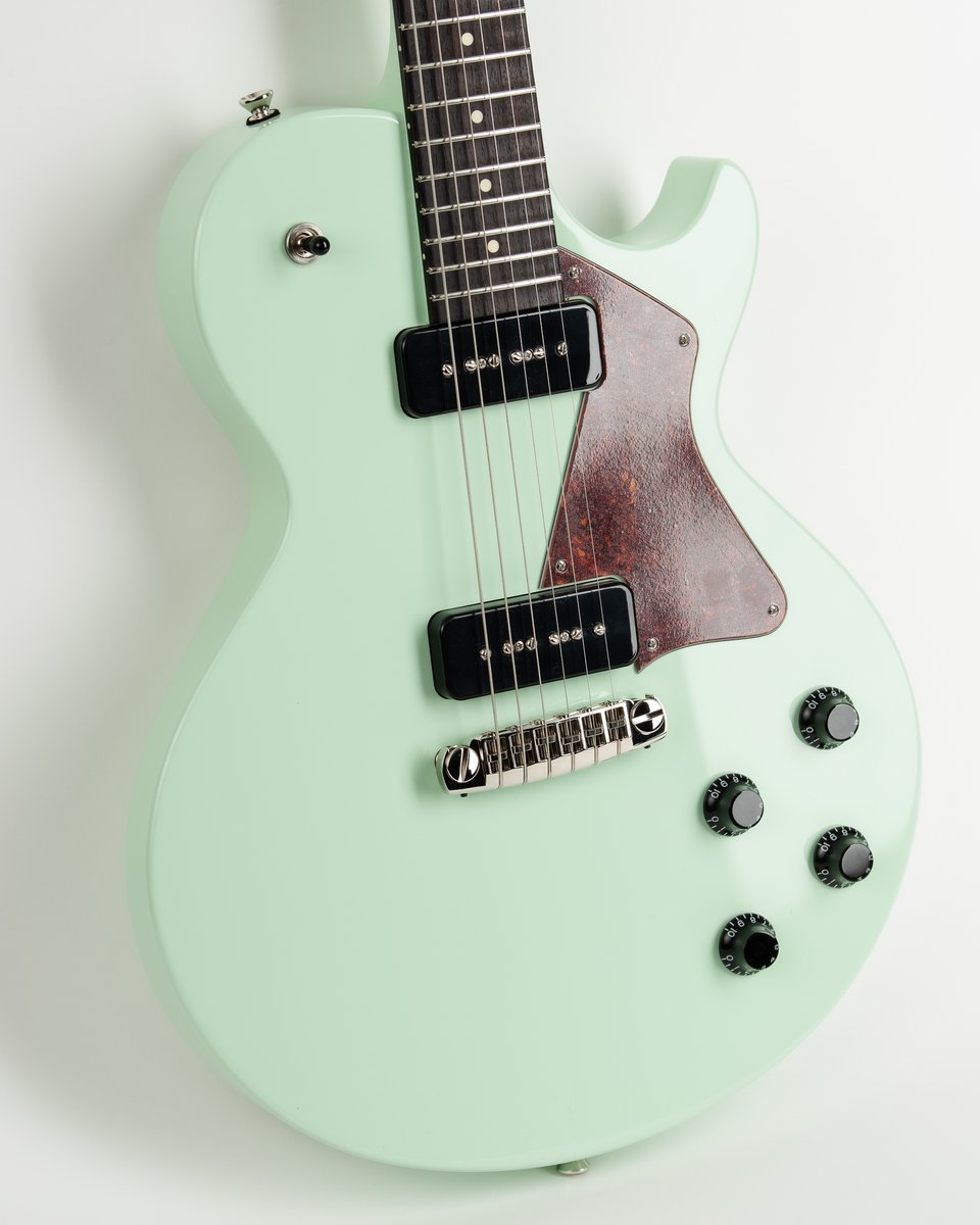 collingsguitars's tweet photo. Seafoam Green 290 with Lollar Soapbar P90s and a Schaller Signum wraparound.
#collingsguitars #seafoamgreen #lollar #schaller #handmade #builtfromthesoundup #guitar #guitarist #electricguitar #madeinusa #electric #p90 #heirloom #collings #tone #handcrafted #madeinaustin #atx https://t.co/EHp0Egh7nX