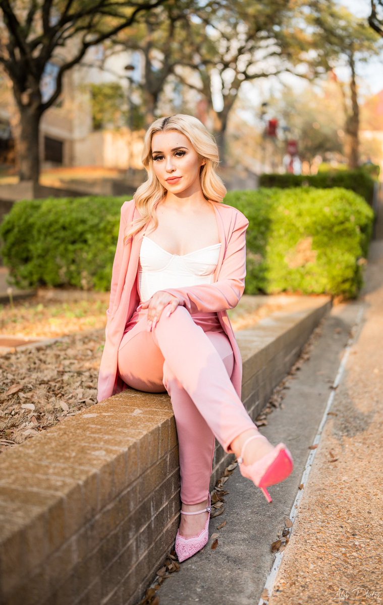 stassywassy_'s tweet photo. Los sacrificios y apoyo de mi mamá son la razón por cuál lo logré. This is only the beginning.✨
May 13, 2021 🎓📚🍾
B.A in Psychology
Minor in Anthropology
#class2021 #hotgirlgrad https://t.co/U9XlKvyzCC