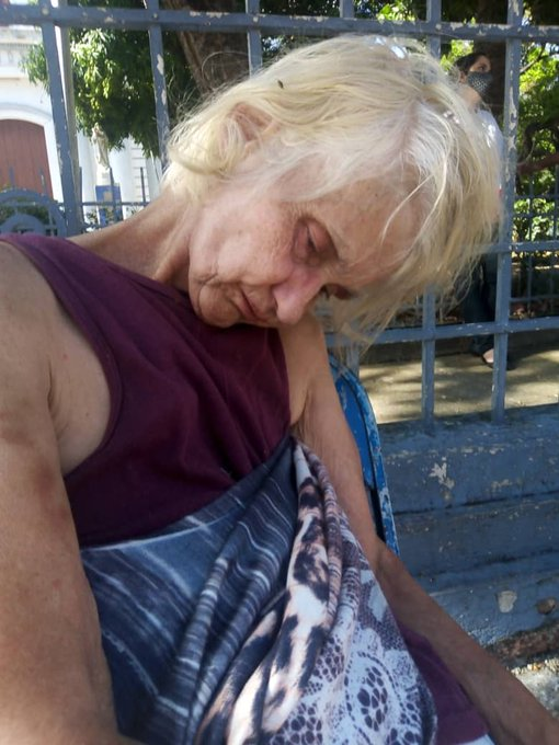 #19Abr #Caracas
<a href="/SegoviaBastidas/">@SegoviaBastidas</a>: Esta señora de nombre Aura Sofía Roa Contreras, CI 4.725.222, llegó desorientada ayer al atrio de la Iglesia #SanJosé, parroquia San José, aunque han contactado a muchos organismos, no han obtenido respuesta.

Dice vivir en #ElParaíso.