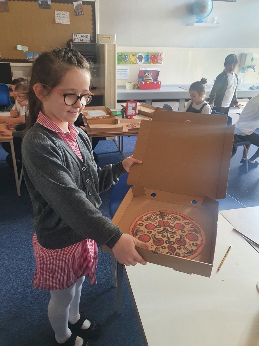 Windmill4AM's tweet photo. Order up! We started off our new maths unit using pizza slices to make 1 whole. We finished the lesson feeling very hungry 😋🍕 #musicfederation https://t.co/G4fyYHeUCM