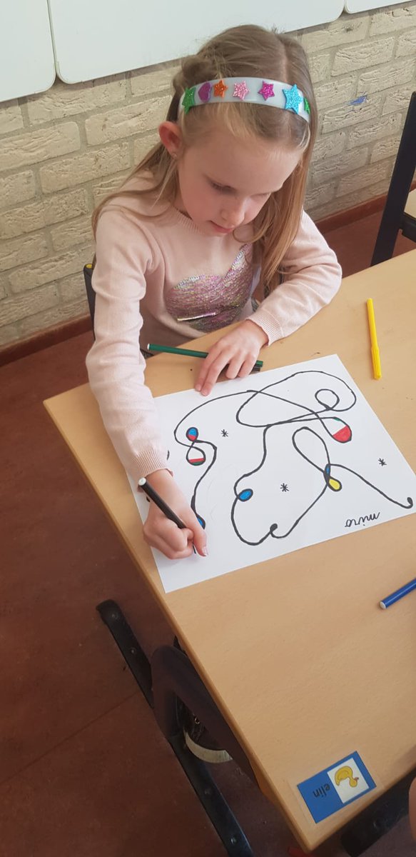 OBSDEPLANTAGE's tweet photo. Kunst in de klas, Miro tekeningen https://t.co/UJrW2wIjMo