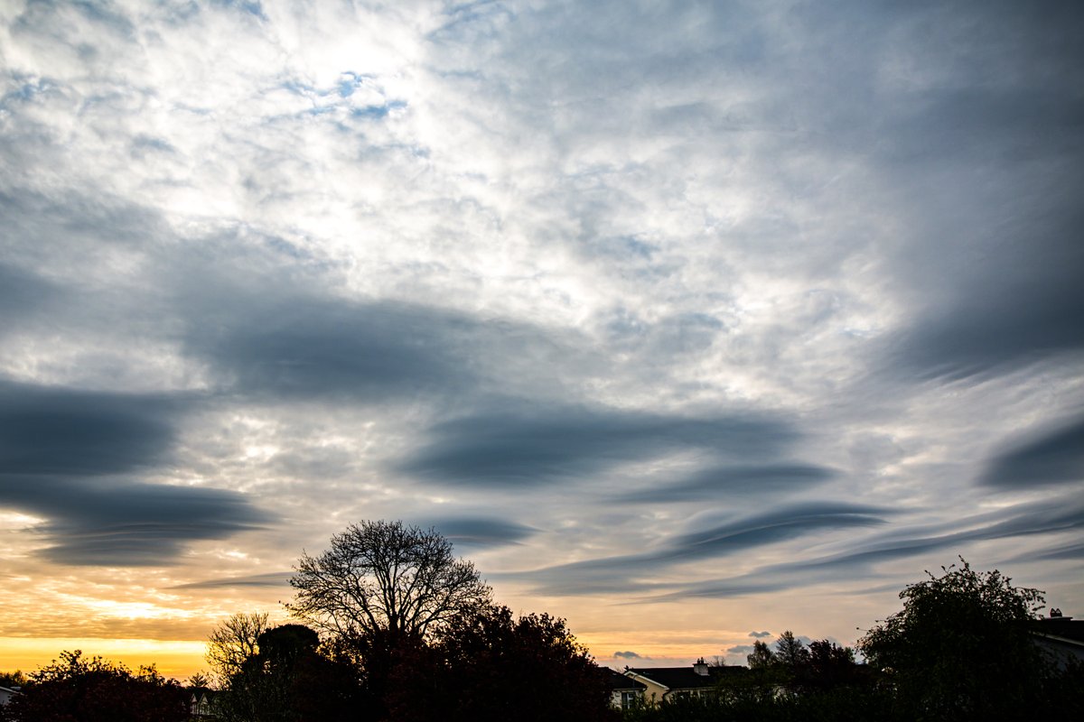 davidgerulis's tweet photo. The sky has been ridiculously beautiful in the last 24 hours - we saw a Sun Halo last night and variation of most beautiful clouds this morning ☺️

#ireland #photography #sunhalo #clouds #beautiful #irish #sky #celbridge
@iweatheronline
@MetEireann
@WeatherRTE https://t.co/3Ce3atExA9