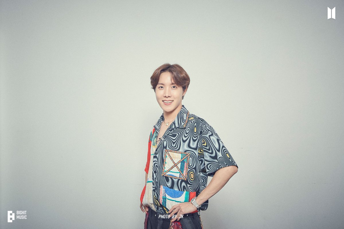 ellie⁷ 🪐's tweet - "not tae and hobi recreating jimin's good boy photo  aslkjdrfglj " - Trendsmap