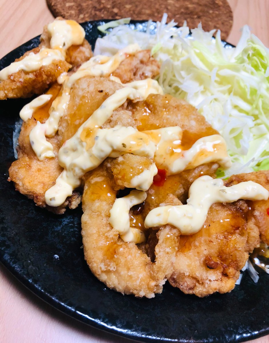 おうちでチキン南蛮定食した 山月まりのイラスト