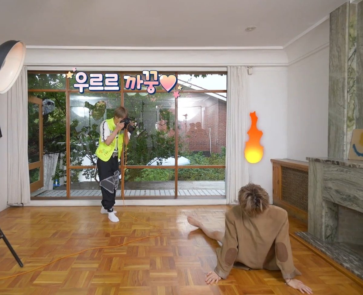 BstB2BTS_'s tweet photo. @bts_bighit 슨생님 뭔가 이상하다고 생각 안해보셨나요...???🤔 https://t.co/gPNaoNUJJ8