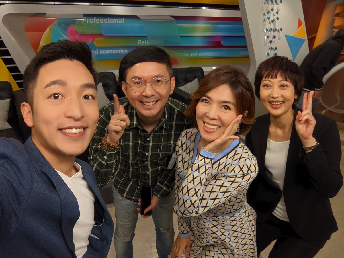 yen_joey's tweet photo. From news clips to my very first TV talkshow: Pandemic drives the need of remote working
名嘴初體驗：疫情推升遠距辦公
#非凡新聞Talkshow #遠距辦公 #remoteworking #COVID19  #MicrosoftSurfaceHub2s #MicrosoftSurfacePro7 #MicrosoftSurface
#Microsoft
Full video:
https://t.co/o170iR8d1S https://t.co/pqtd5jKewm
