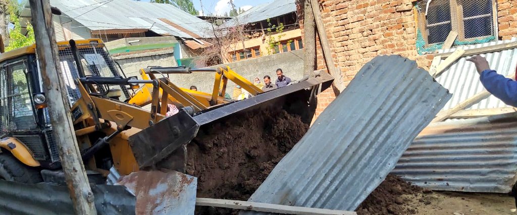 A demolition drive was carried out by tehsildar #Budgam against illegal gates errected and restoration of public road at Mir Mohallah, Khomani Chowk Bemina.
#goodgovernancebudgam 
<a href="/diprjk/">Information & PR, J&K</a> 
<a href="/OfficeOfLGJandK/">Office of LG J&K</a> 
<a href="/shahbazmirza9/">Shahbaz Ahmed Mirza</a> 
<a href="/DC_Budgam/">Deputy Commissioner Budgam</a> 
<a href="/DDKashirChannel/">DD Kashir दूरदर्शन कशीर</a> 
<a href="/ddnewsSrinagar/">DD NEWS SRINAGAR</a>