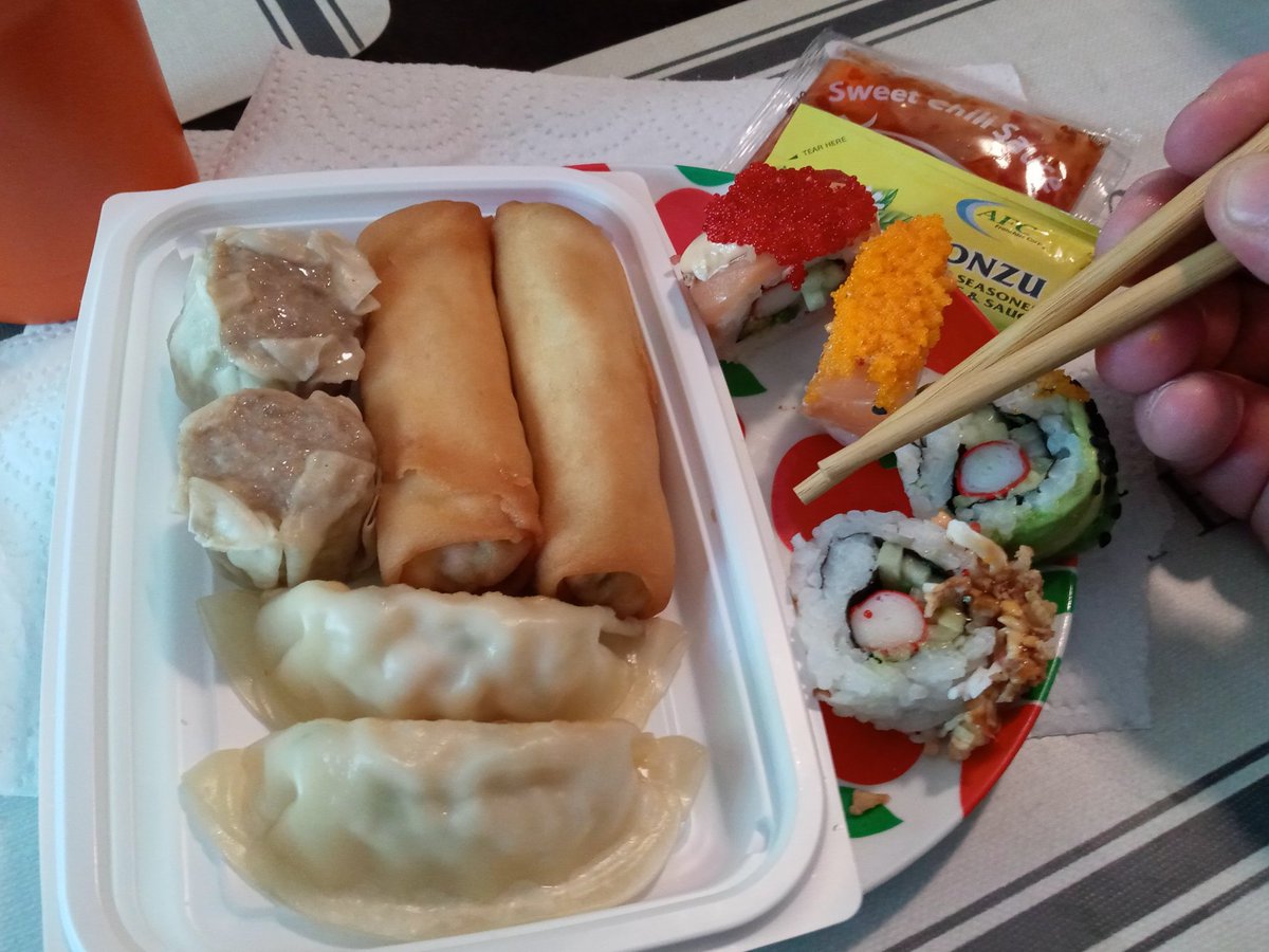 ScooterDoodles's tweet image. Dim sum and sushi from Publix for dinner - thanks, @jedileary! 🥟🍣🥢😋 #dinnertime #dimsum #dimsumtime #sushi #yummyformytummy