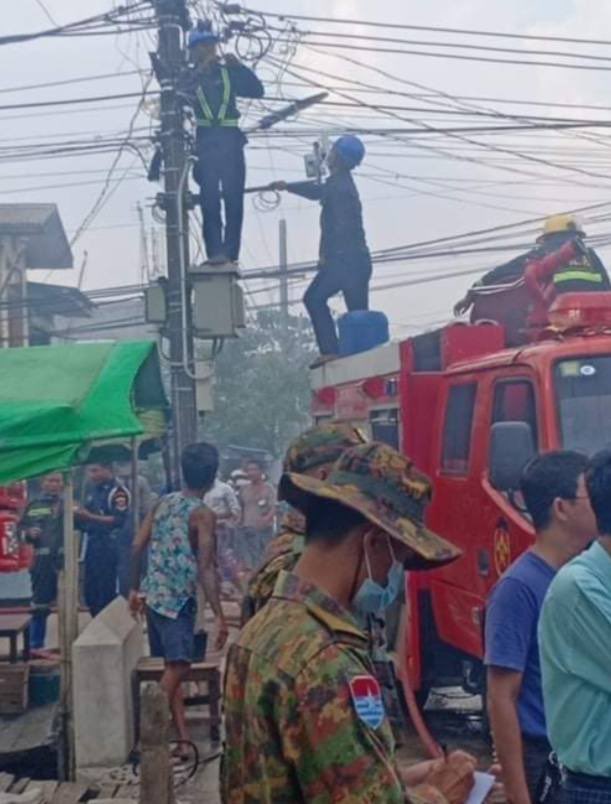 A fire broke out in Thaketa, KhineShweWar ward administration office in Yangon around 1:30 pm. No further informations are confirmed yet.
#Apr19Coup
#CrimesAgainstHumanity
#WhatsHappeningInMyanmar