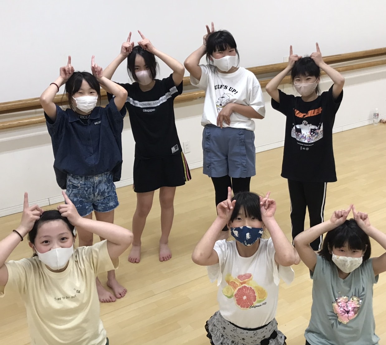 Happy J ダンススタジオ 今日は高学年クラスと幼児クラス 全員集合はなぜだかオニポーズ 先生がいっぱい怒ったみたいじゃーん って言ったら爆笑して帰っていきました 私達happyjは こんな感じの楽しいスタジオで っす 無料体験受付中です