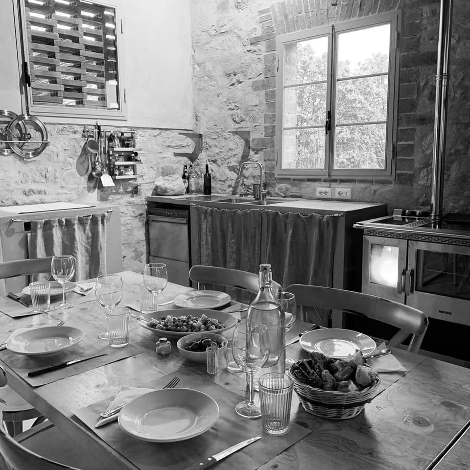 Four amazing women, wine producers and friends, sitting around a table and planning something
Stai tuned 😉