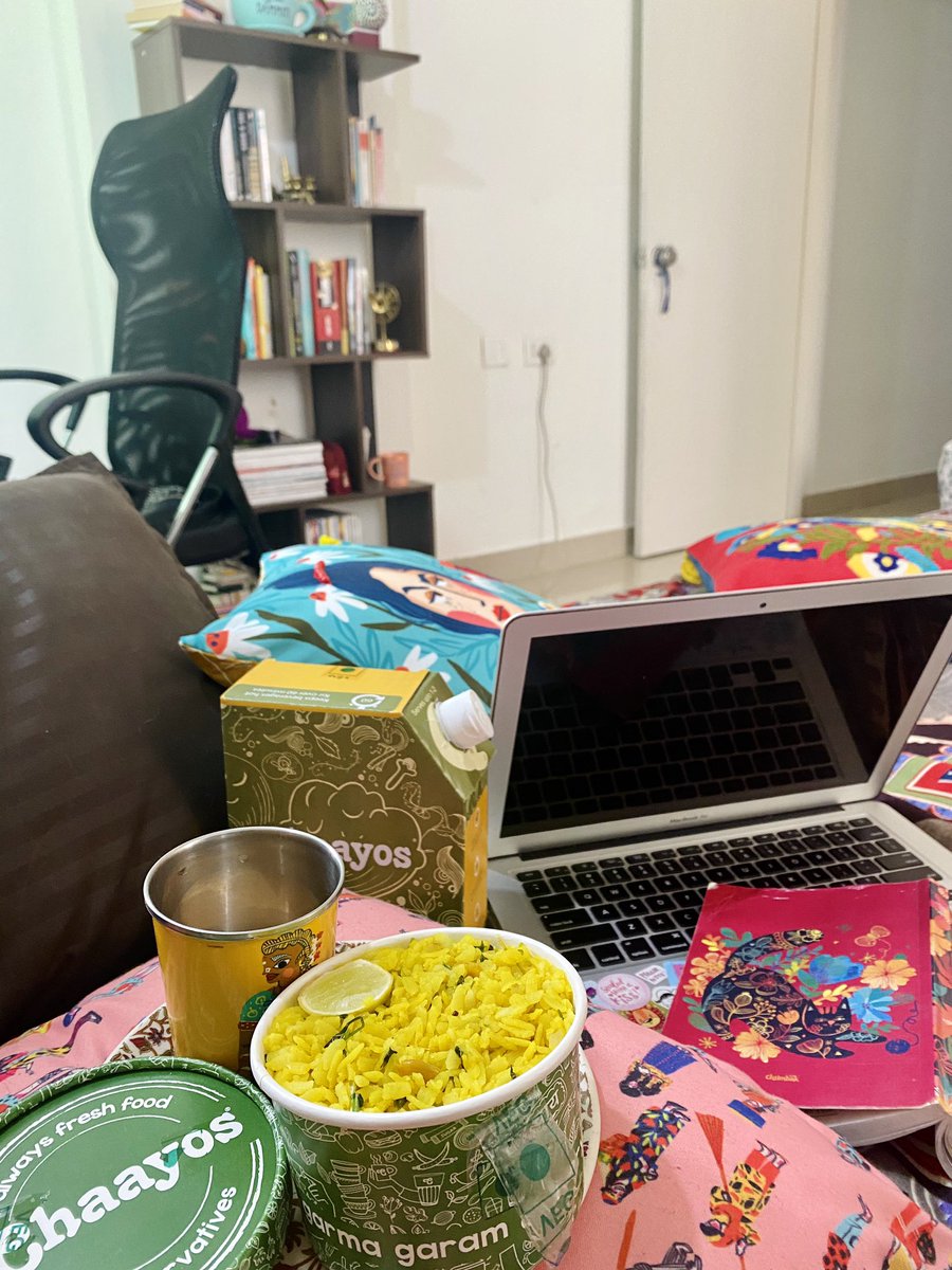DammitDamini's tweet photo. Breaking for #HappyKit work and some rest // I have been so busy with calls today that I completely forgot to eat! Stupid CUTU brother just ordered me my favourite Chaayos adrak ki chai and poha🥺
Reminder to #CovidWarriors, please take care of yourself too🌸 https://t.co/w4zZvlzLgR