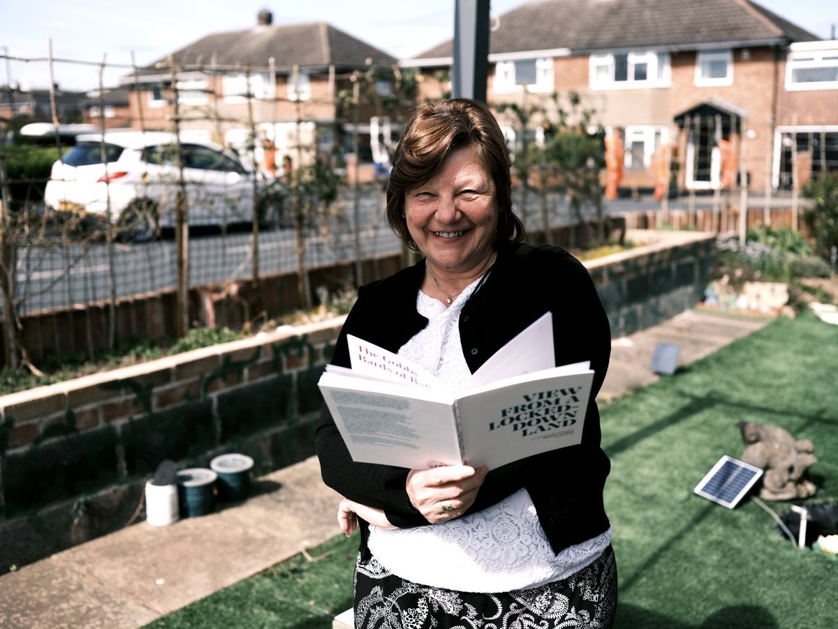 RightUpRStreet's tweet image. Last week we were delighted to be able to handover copies of ‘View From a Locked-Down Land’ to our wonderful poetry participants from our Read 2 Write Community group. 📖✨

You can read the anthology here on our website: rightupourstreet.org.uk/viewfromalocke…

#read2write #doncasterisgreat