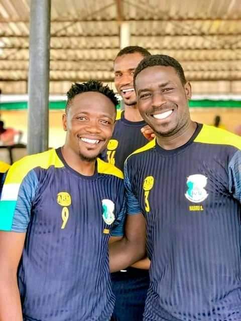 FisayoDairo's tweet photo. @Ahmedmusa718 in Kano Pillars training.
Super Eagles captain Ahmed Musa in his first day at work with @pillarsfc.
Here he is posing with some of his new teammates including Captain, PELE!
#NPFL21 #MusaIsBack https://t.co/W3ugkCQ6LI