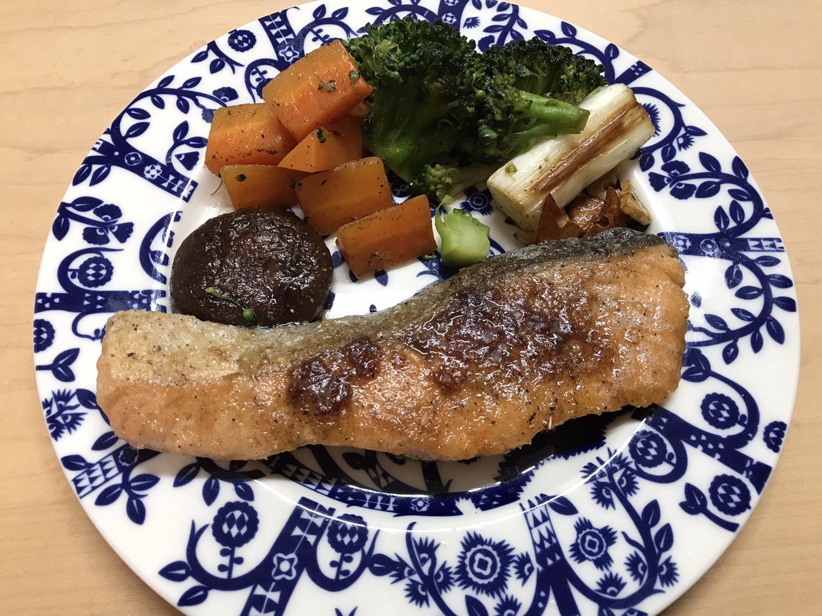 河崎淳 サーモンのムニエル風鮭の竜田揚げ 小麦粉切らして片栗粉でパッチ当て 河崎淳 サーモンのムニエル風鮭の竜田揚げ 小麦粉切らして片栗粉でパッチ当て