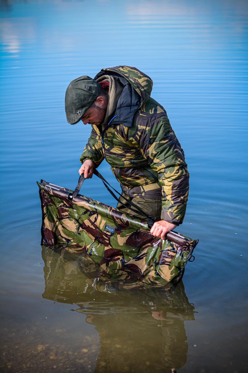 Did you get your sling wet this weekend?

📸: Julien Dbdretrieves a rather large common from the margins that has been resting in his Camo Buoyant Weigh Sling XL. 

#AquaProducts #PioneeringSpirit #GettingOutThere