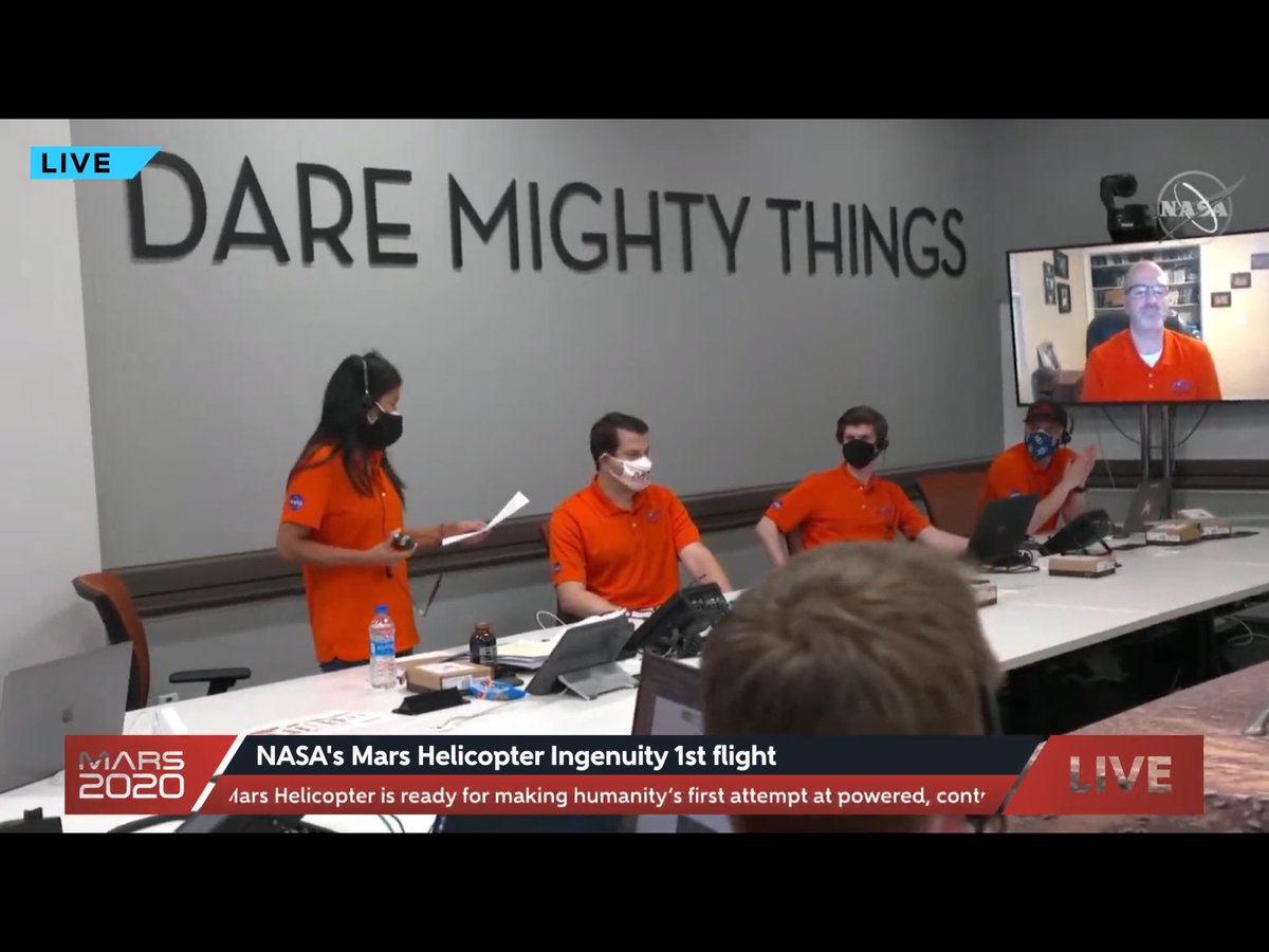 Wat een historisch moment: zojuist voor het eerst een door mensen bestuurde vlucht op een andere planeet door  #Ingenuity van  #nasa op 3 meter hoogte op Mars. De foto’s hieronder uit de livestream. En natuurlijk meteen ideeen voor lessen met ICT en maakonderwijs #historyismade