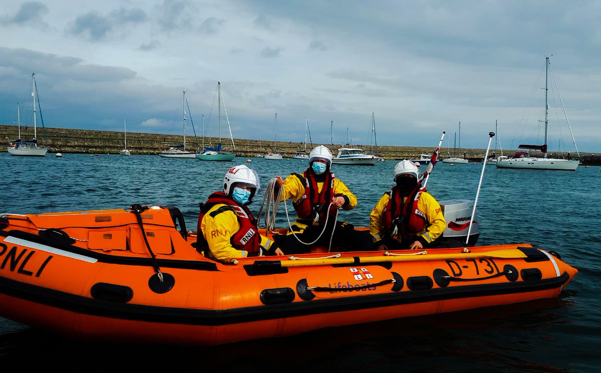 Some of the stations volunteer crew onboard our inshore lifeboat after carrying out a training exercise yesterday evening. The crew ended up helping out a small RIB that had engine issues at the mouth of Dun Laoghaire Harbour. #training #dunlaoghairelifeboat #rnli