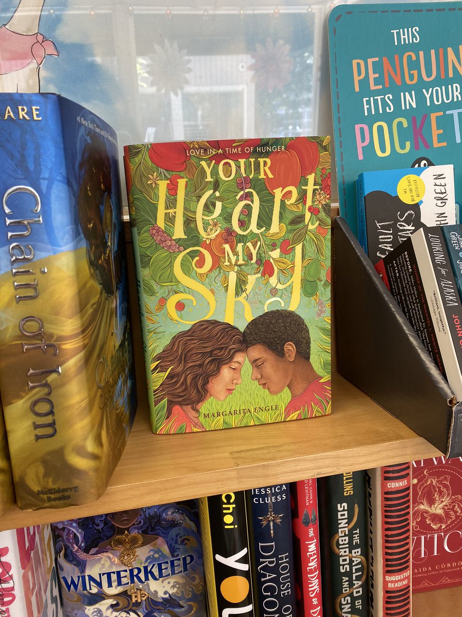 margaritapoet's tweet photo. #YourHeartMySky on a shelf in a bookstore in the real world---a writer's dream come true. #writingprocess #versenovel #poetry #CubaBook #PeríodoEspecialCuba #YAromance #LoveStory #LatinxBook #DiverseBook @simonteen https://t.co/aU64AGsvR2