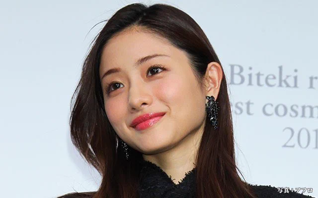 石原さとみさん直伝のリップが落ちない方法がすごい！食後も問題なしと話題沸騰！！