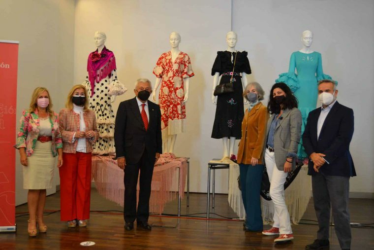 📢 La Fundación de la Cámara de Comercio Sevilla celebra una Mesa Redonda sobre Moda Flamenca con la participación de las diseñadoras Rocío Montero (#Lina) y Rocío Peralta.

👉 camaradesevilla.com/2021/04/19/363…

💃 '#Moda Flamenca, resistiendo al #COVID' 💃.