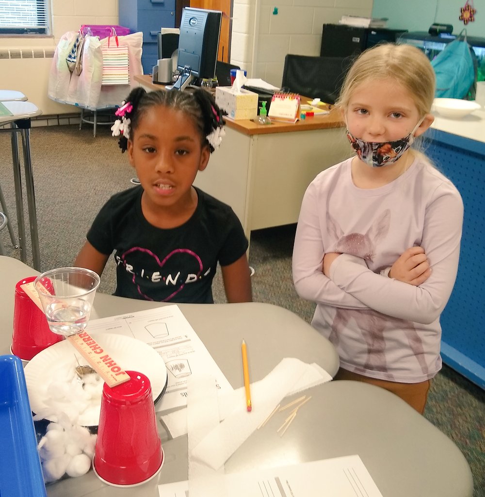 thequeen526's tweet photo. How can we stop erosion?  2nd graders explored how to stop water erosion on their sand hills in Stem.  @SyringDragons  @swartz_creek @JJanowak https://t.co/MnNahPnmLX