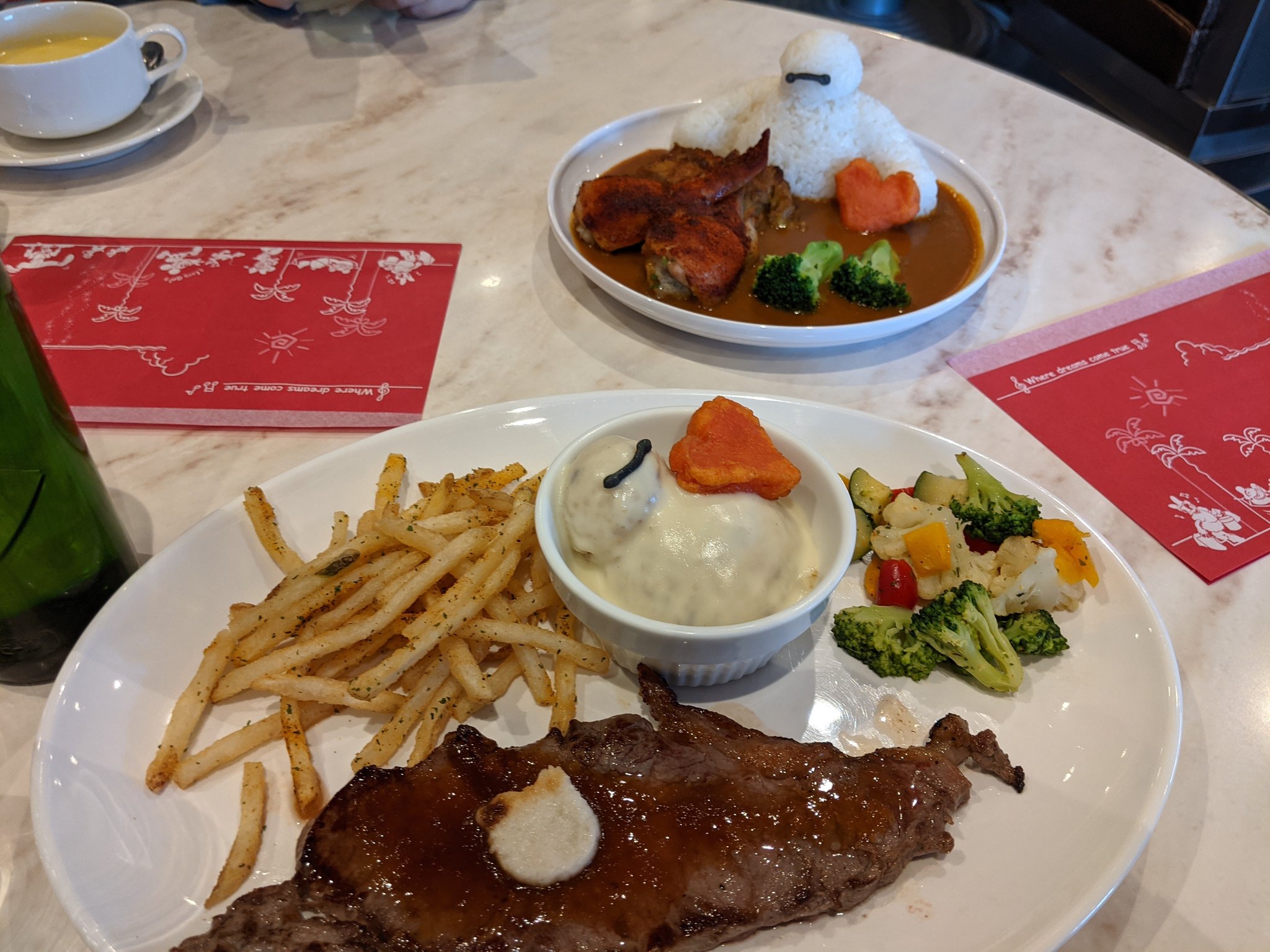 ブーゲンビリア ４月１９日inパ トイ ストーリーホテル 期間限定のベイマックスコラボメニュー かわいいわぁ ディズニーシー センターストリートコーヒーハウス ベイマックス ベイマックスカレー ベイマックスステーキプレート ハッピーフェア