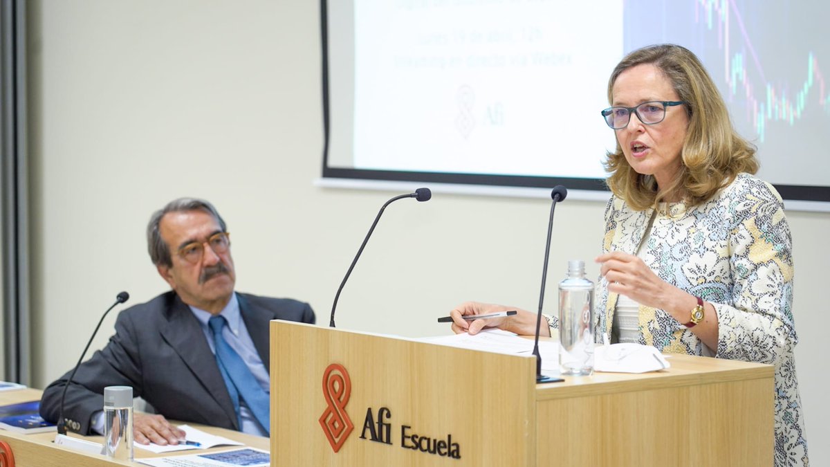 La VP <a href="/NadiaCalvino/">Nadia Calviño</a> en <a href="/Afi_es/">Afi</a>
El #PlanEspañaPuede es imprescindible para:

✅Modernizar tejido productivo y Administración Pública
✅Impulsar empleos de calidad
✅Aumentar productividad y crecimiento de la economía
✅Reducir brecha social y de género
✅Una 🇪🇸 más verde y digital