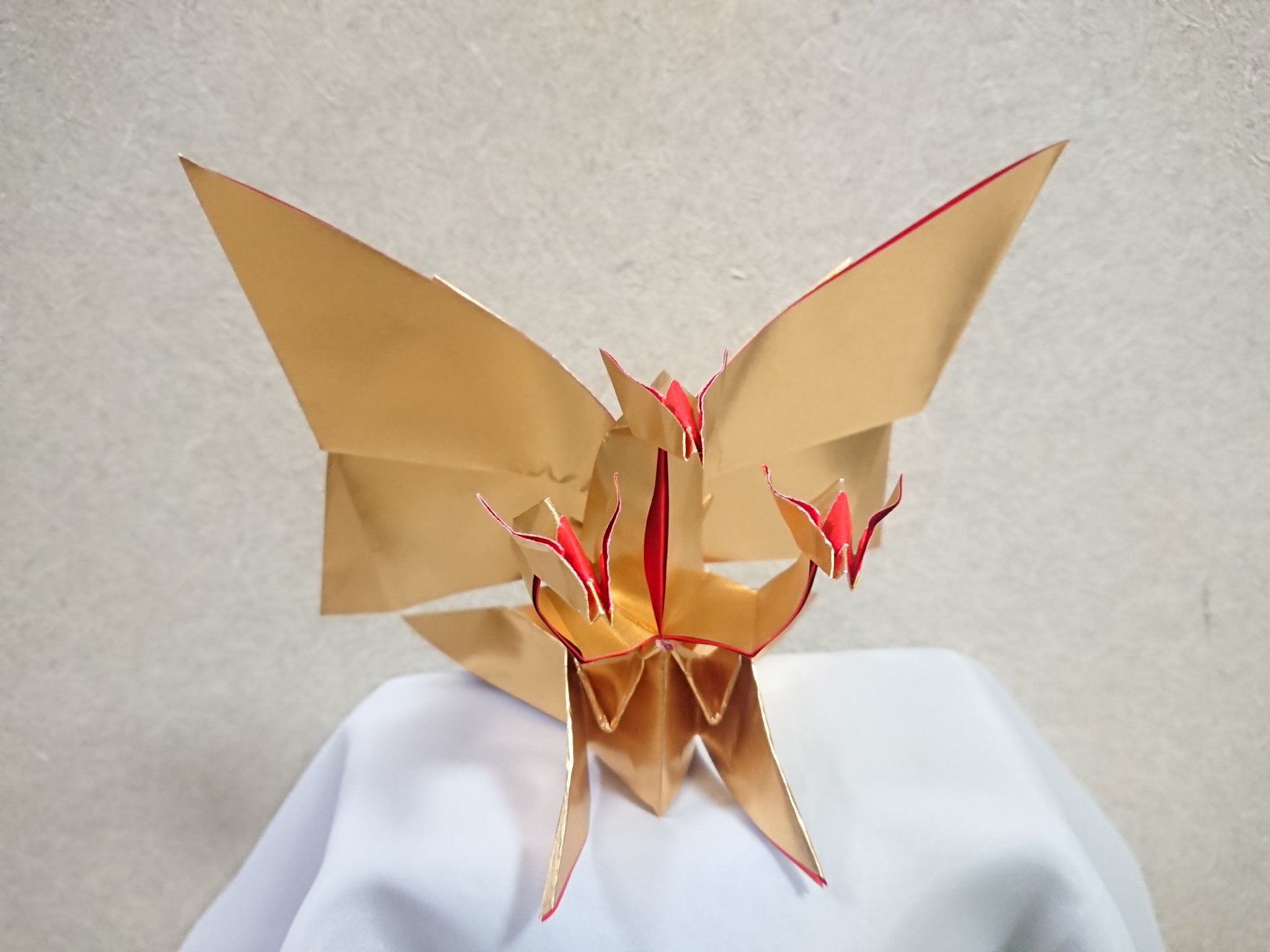 山口智之 折り紙へ続く道 作品名 ピースキング 折り方 不切正方形8枚複合 創作 折手 私 保育園児と楽しむことを目的に創作した ピースドラゴンシリーズ です 本日 5歳児に教えました 少し手伝いましたが 概ね自力で完成にいたりました モデル