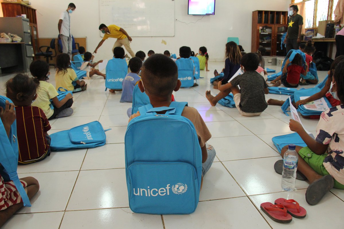 Today, Vice Min. of Education, H.E. Dr. Antonio Guterres, launched structured learning activities for #children @ 8 evacuation facilities for #flood-affected persons in Dili. Collaboration between Min.of #Education, #UNICEF and number of other partners, incl. Embassy of #Portugal