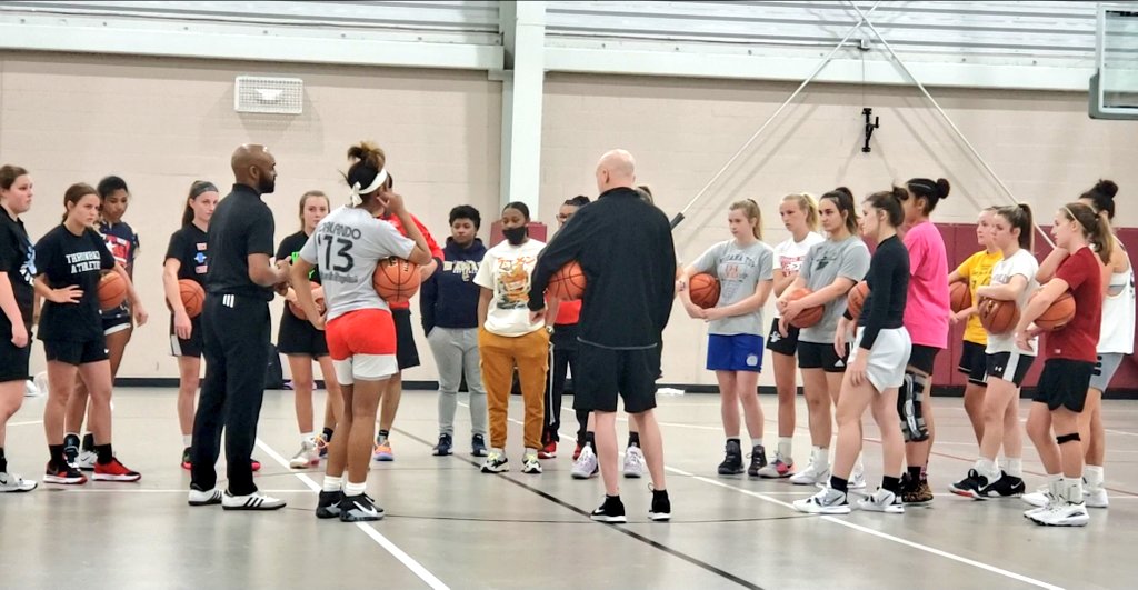 LewisShine's tweet photo. Had a great Sunday spending some time as the Guest Coach w/ @CoachBGorman and his @BlueStarBB &amp; Indiana Showcase AAU Teams. I addressed the teams, did some coaching, as well as joined them in film session! Fantastic program! Honored for the invite Coach B! Thank you sir! https://t.co/6E7k5vdfZb