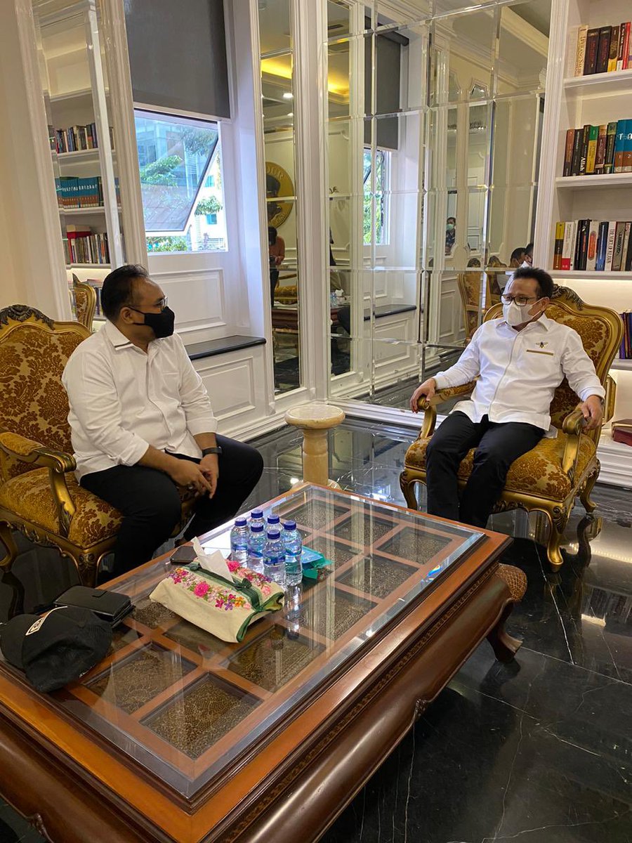 Warga NU selalu bersatu, jangan mau diadu..
Ngobrol sore bersama Menag RI <a href="/Ansor_Satu/">yaqut cholil qoumas</a>