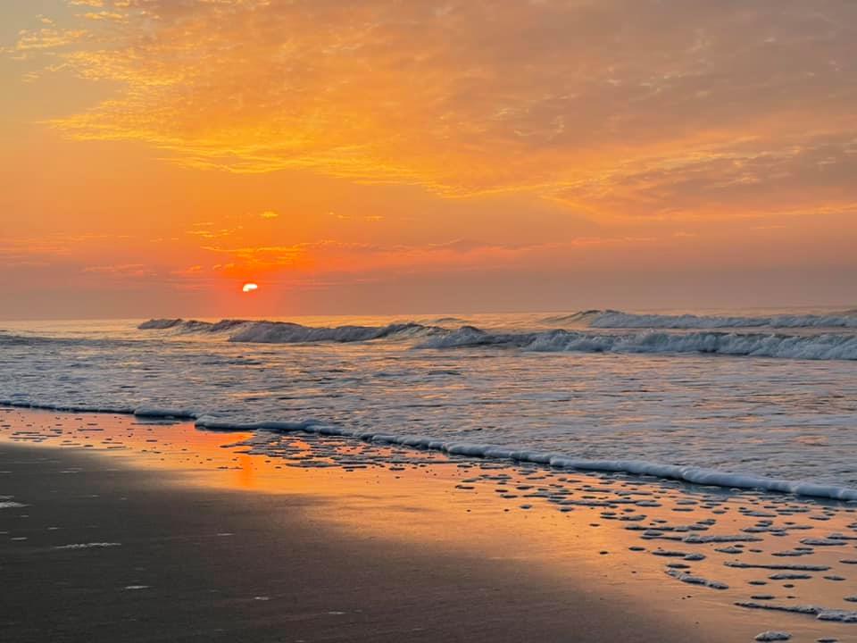 What a start to the morning! Thanks for the photo, <a href="/dhovismb/">Donald Hovis Jr.</a>! #scwx <a href="/wmbfnews/">WMBF News</a>