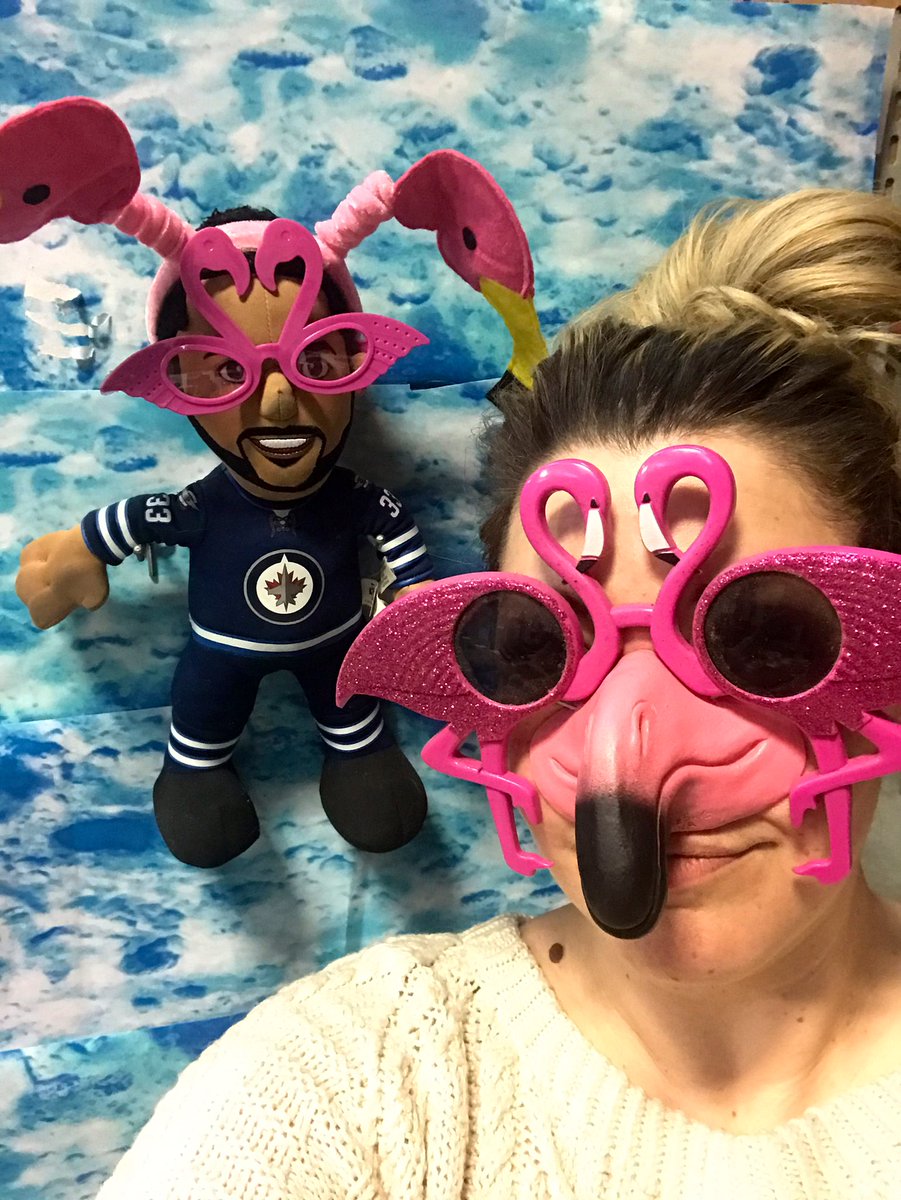 MsBehavior's tweet photo. Gearing up for the #FlaminGOFunRun and dug out some flamingo goodies 😂 As always, #BuffDoesStuff is right in the thick of things.
The leggings have flamingos and that is a purse, friends. Registration form in bio, see pinned tweet for deets OR msg me #CommunityCheer #Winnipeg https://t.co/DnhFHmPmmQ