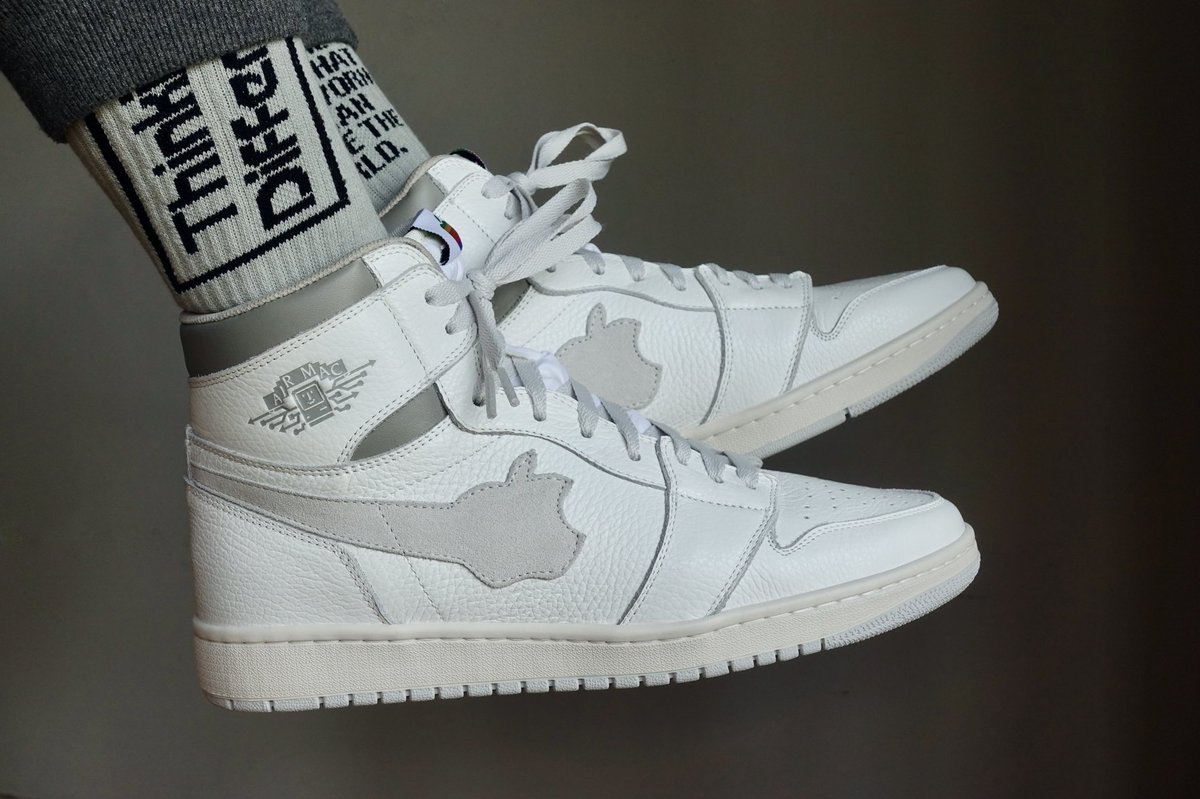 uuggii's tweet image. “Air Mac 84”
#thinkingdifferent #airmac84 #airjordan1 #aj1 #oldmac #vintagemac 

instagram.com/p/CN2Njbzp319/…