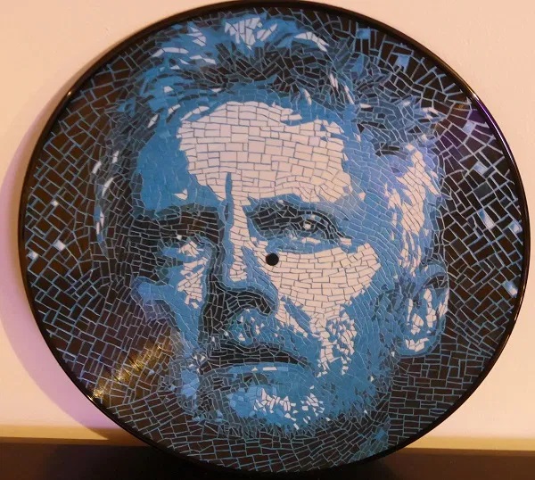 QueenFranceFC's tweet photo. Le 19 avril 2014, à l'occasion du “Record Store Day”, sort en double vinyle Picture Disc “Fun On Earth”, le 5ème album solo de Roger Taylor (album qui a été édité le 11 novembre 2013).
#FunOnEarth #RecordStoreDay #FanDeQueenFr #QueenFranceFanclub
▶️https://t.co/2tfDsrQ2wa https://t.co/9oCmZRSZj7