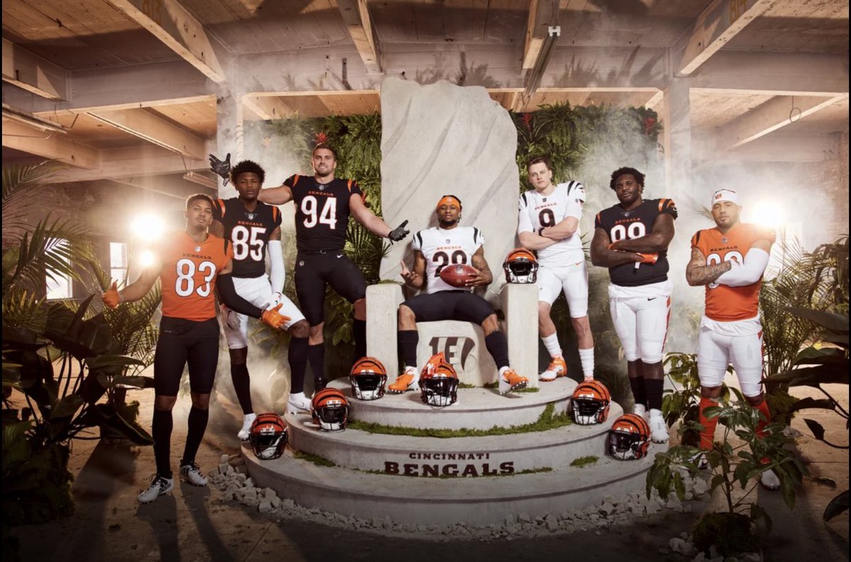 MakersofSport's tweet image. 🏈 The @bengals have introduced new Nike uniforms this morning with their heavily touted new stripes modeled by @ochocinco and current players. #WhoDey #sportsbiz #ChildPlease bengals.com/newstripes/