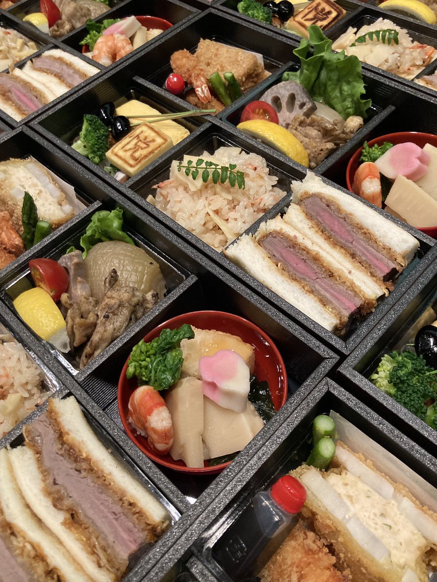 kaetsu6238's tweet photo. 今日は、料亭悦とステーキハウス大和のコラボ弁当🍱です😋
コロナに負けるな❗️頑張れ大阪❣️
#悦 #大和 #おらんく #料亭 #ステーキ #鉄板 #肉 #すし #寿司 #寿し #高知 #土佐 #北新地 #大阪 #大阪市 #お弁当 #おうちごはん #ボランティア #宅配 #配達 #デリバリー #関西 #医療従事者 #コロナ https://t.co/XyYxQfVslk